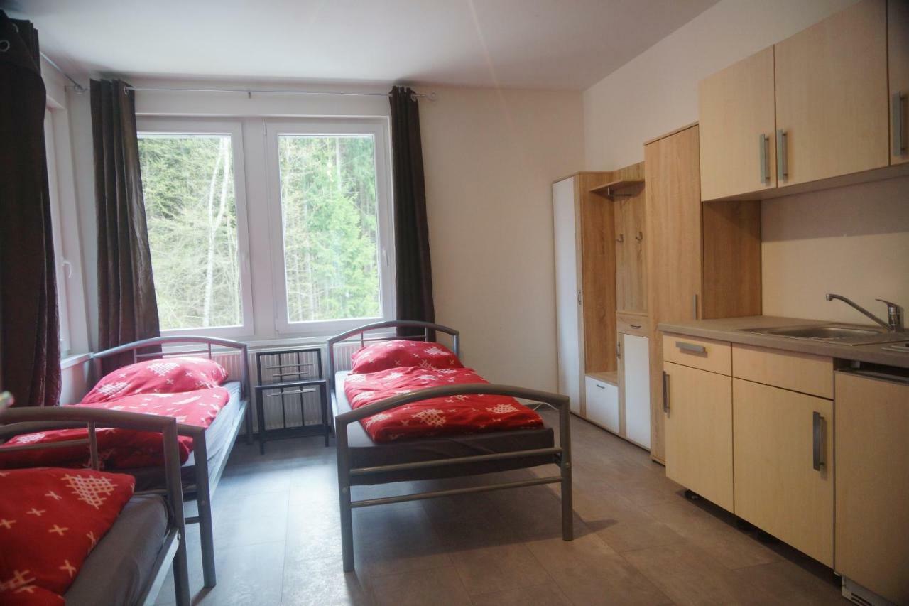 Economy Dreibettzimmer mit Gemeinschaftsbad